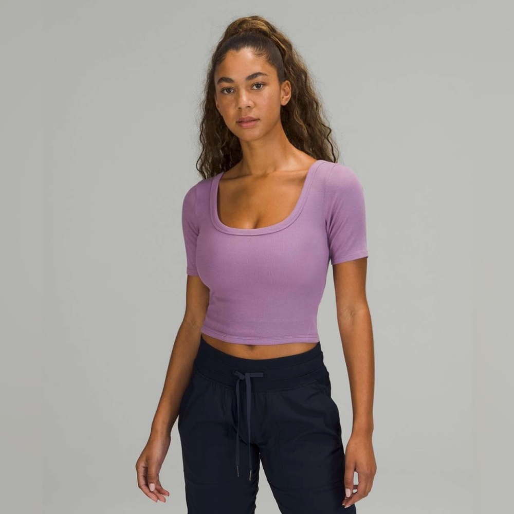 (EUC) Lululemon Ribbed Held Tight Short Sleeve Shirt 💜 - Picture 2 of 8
